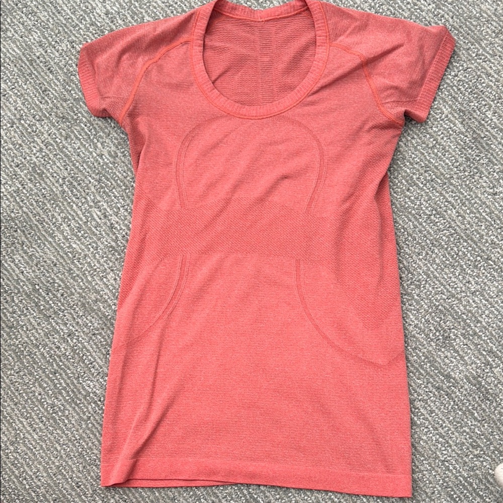 Women's lululemon T shirt